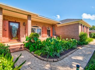 1740 Marseille Dr, Gulf Breeze, FL 32563