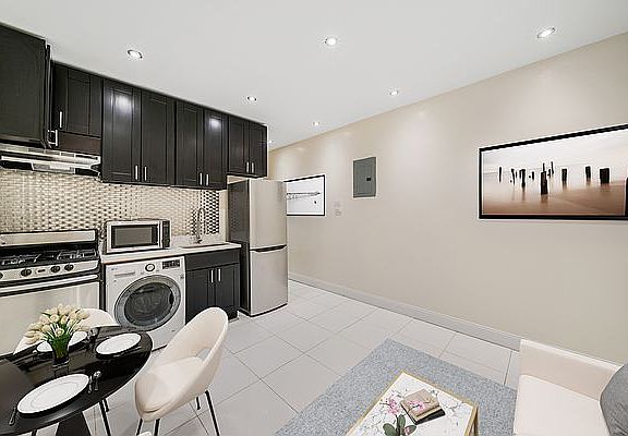 3rd image of 206 W 109th St APT 2D
