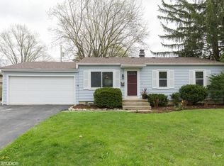 836 Valley Ln, Geneva, IL 60134