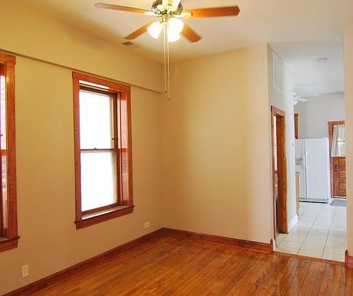 2nd image of 1747 W Le Moyne St #1622