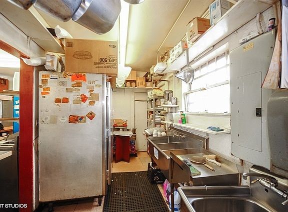 3rd image of 3624 Oakton St