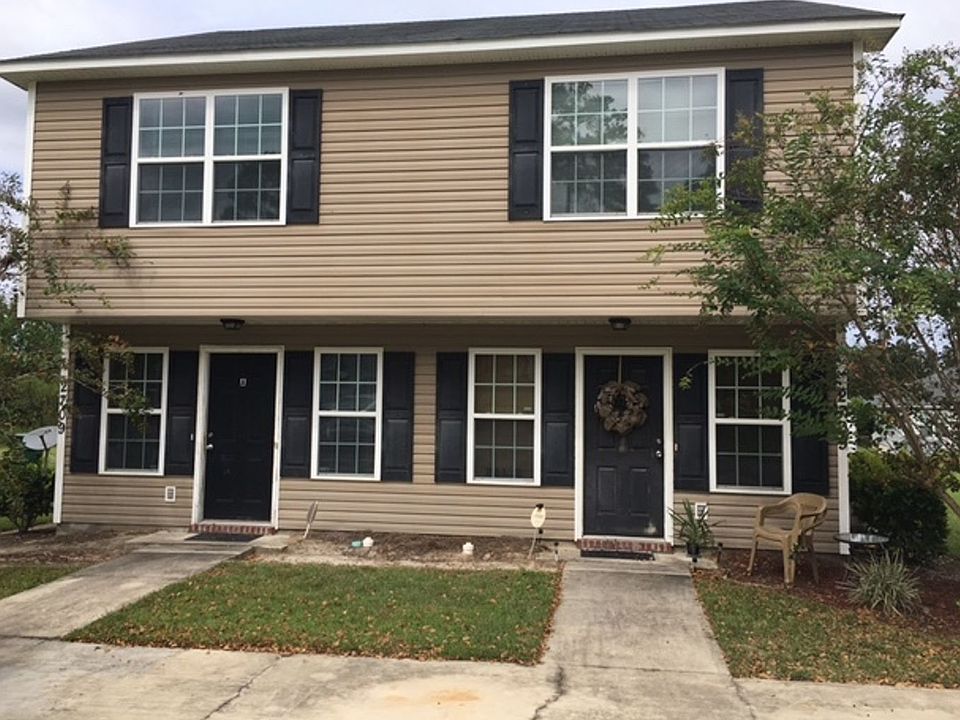 1st image of 2709 Pineview Dr #B