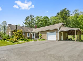 8 Quiet Knoll Rd, Stockbridge, MA 01262