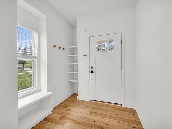 3rd image of 2515 Forest Ave