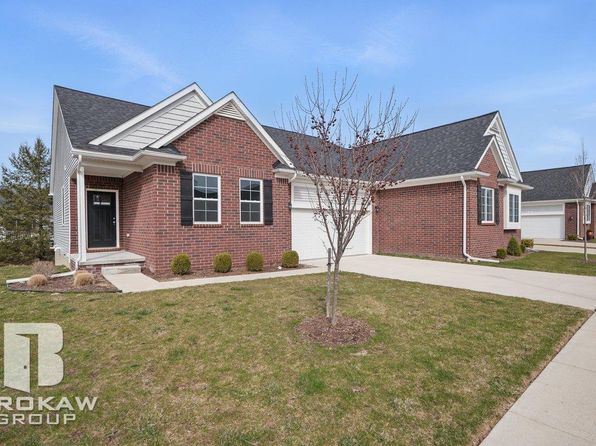 1389 Luxington Dr, Lapeer, MI 48446