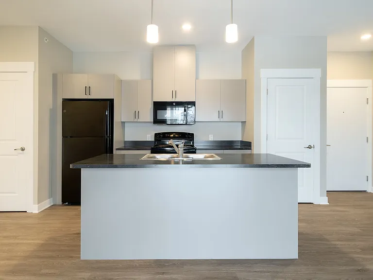 8-web-or-mls-2111-heyboer-dr_12102024