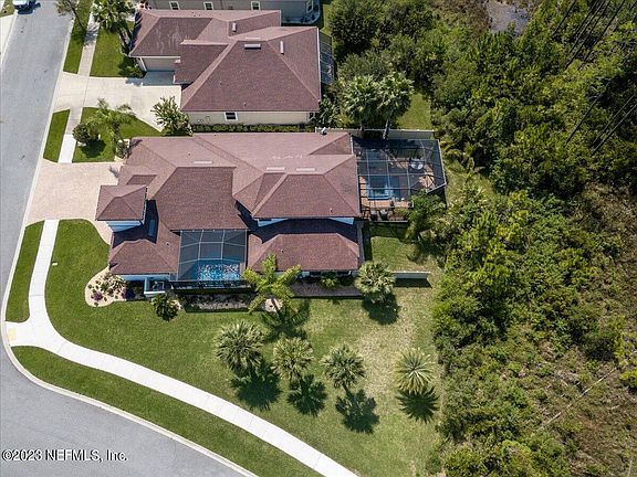 3rd image of 225 QUEENSLAND Circle