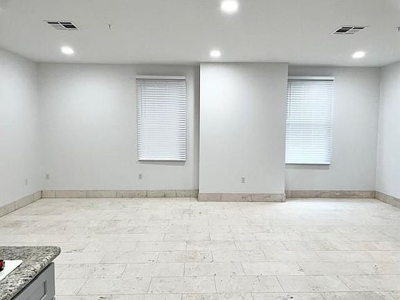 3rd image of 800 N Causeway Blvd #4