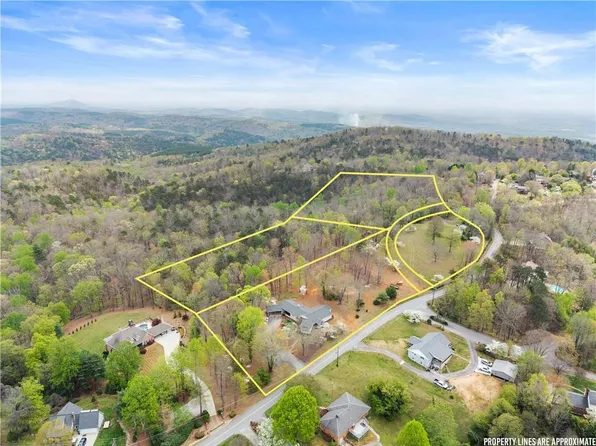 664 Chenocetah Dr, Cornelia, GA 30531