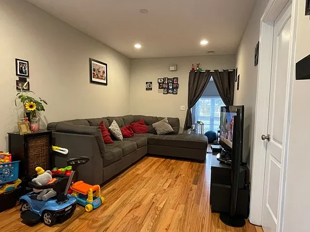 2455 N Austin Ave #2 — Photo 3