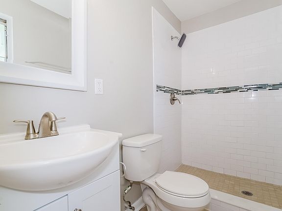 4th image of 2103 Figaro Ln