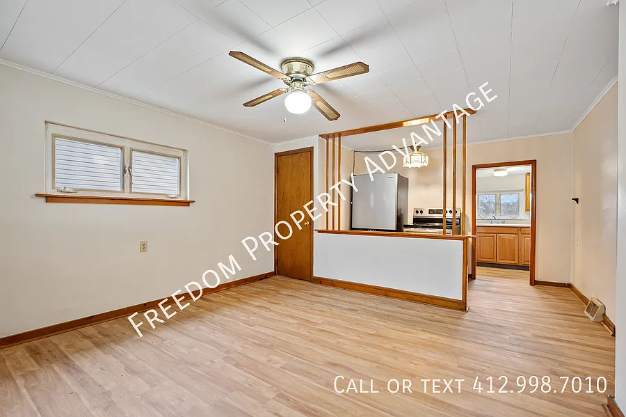 Building Photo - 2047 Redrose Ave #2
