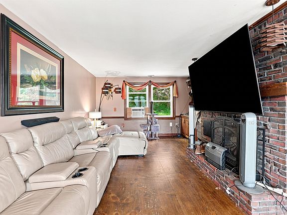 3rd image of 72 Windham Road