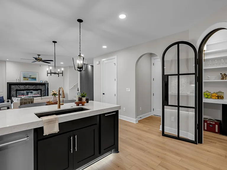 2142 E Beaumont St — Photo 18