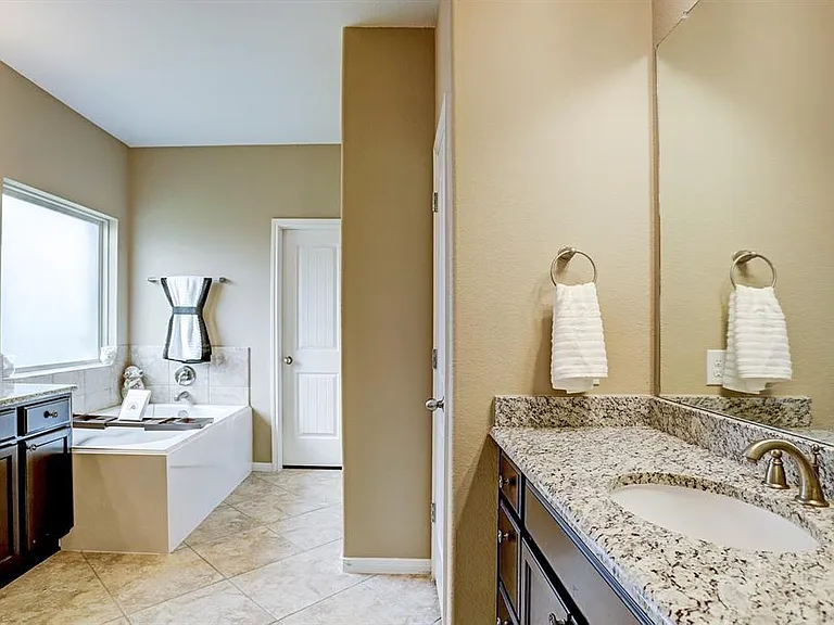 4411 Eclipse Park Ct — Photo 22