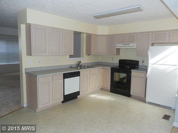 3rd image of 231 Woodland Green Way