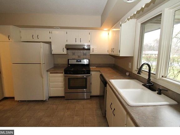 3rd image of 3400 Clark St