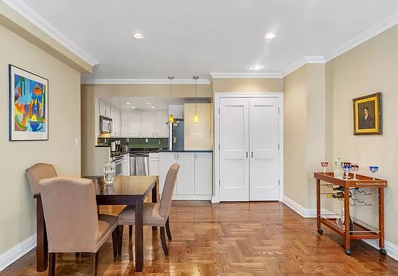 3rd image of 12 W 72nd St APT 16B