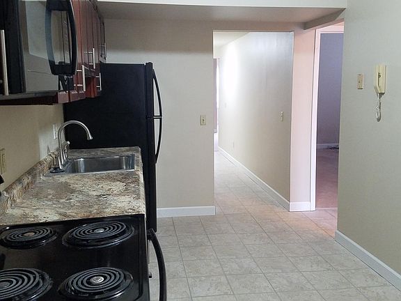 3rd image of 5517 Pershing Ave APT 32