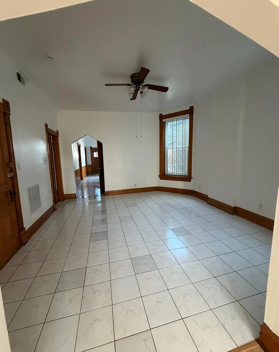 3 bed, 1200 sqft, $2,000 — Photo 4