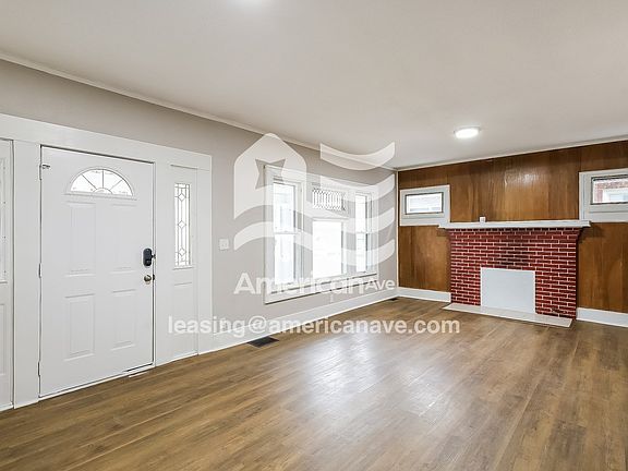 1619197_002_wm_-_living_room_13527266.jpg