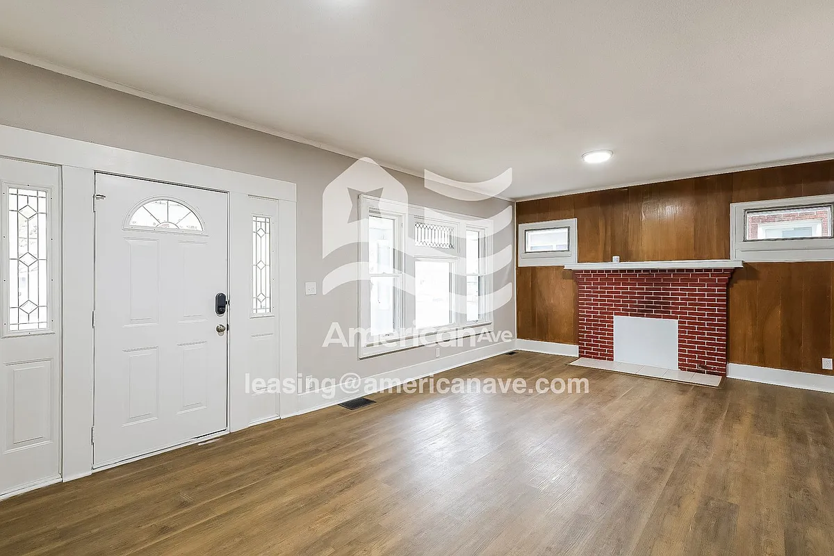 1619197_002_wm_-_living_room_13527266.jpg - 38 N Pershing Ave