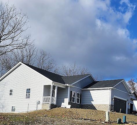 2nd image of 25 Blue Heron Ct