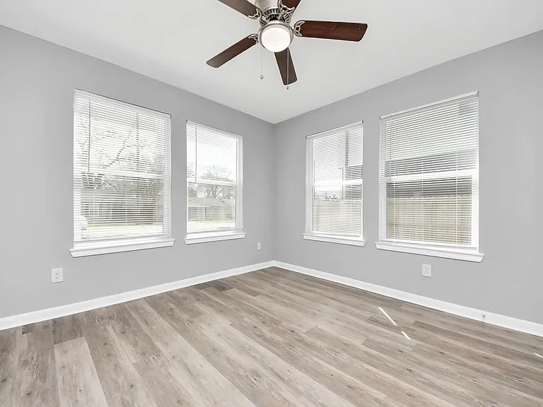 6832 Foster St — Photo 16