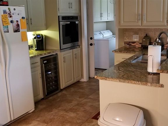 4th image of 2166 Royal Dr W