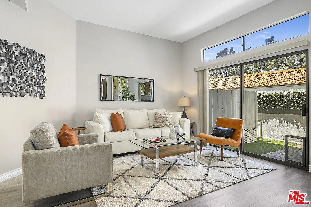 2 bed, 1149 sqft, $2,400 — Photo 2