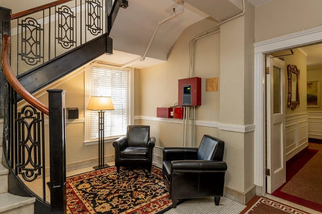Studio, 1.0 bath, 334 sqft, $2,500 — Photo 1