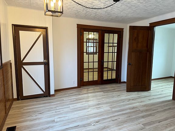 5th image of 206 S Railroad Ave