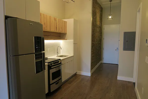 Rented by Lucky Apt Inc | media 67