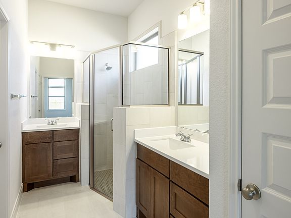 5th image of 506 Menlo Cir