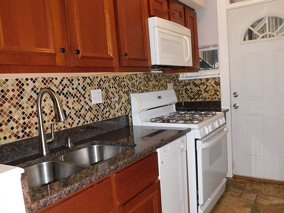 5th image of 1319 W Touhy Ave #15