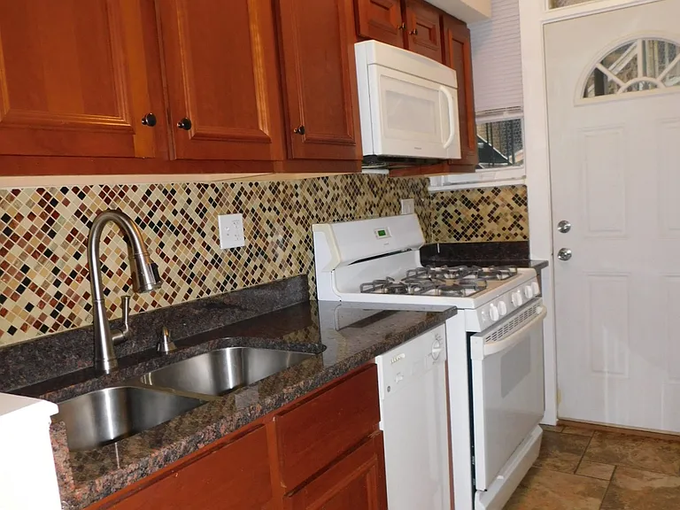 1319 W Touhy Ave #14 — Photo 5