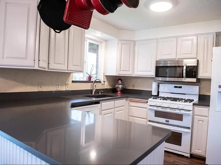 579 Shamrock Dr — Photo 11