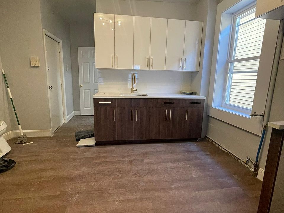 1st image of 934 Pavonia Ave APT 1