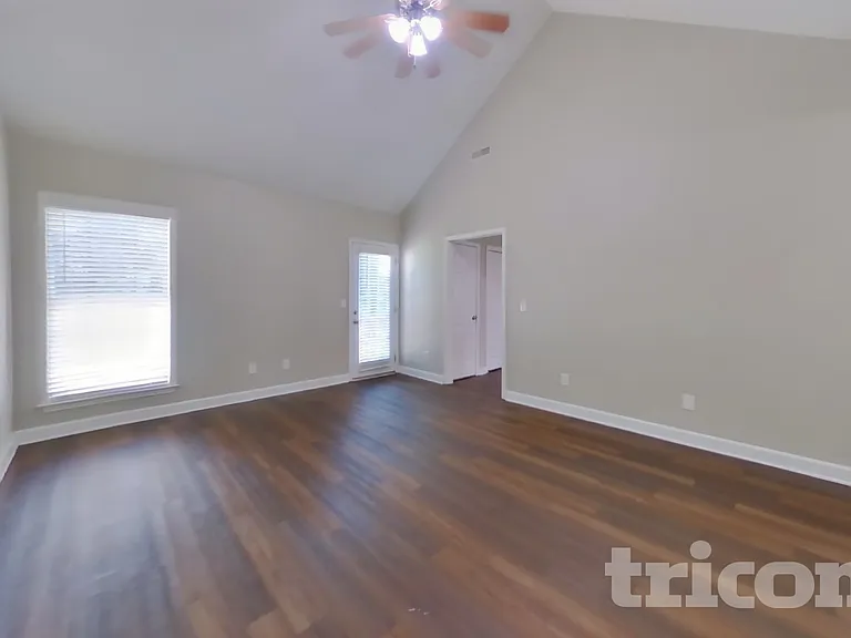 2905 Haddox Pl — Photo 2