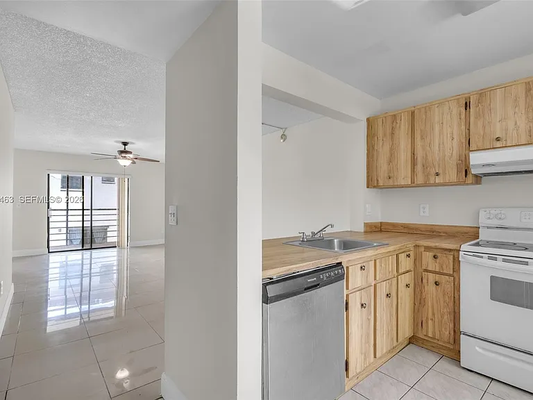 841 NE 207th Ln #3201 — Photo 3