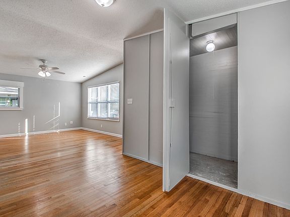 5th image of 2926 Walker Ave