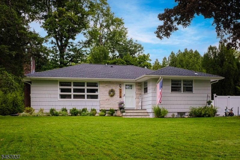 1st image of 1015 Lakeview Dr