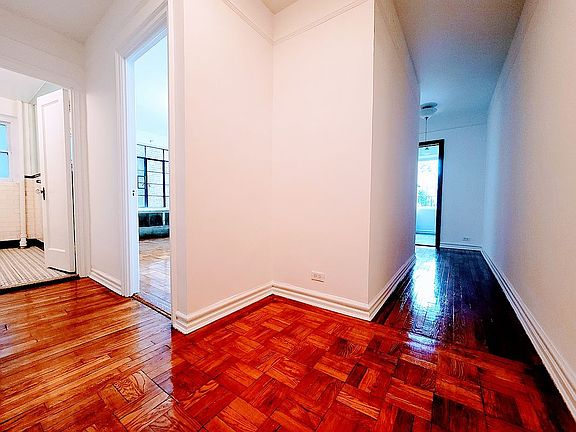 2nd image of 135 E 39th St APT 1E