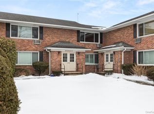 326 Edmunton Dr APT L7, North Babylon, NY 11703