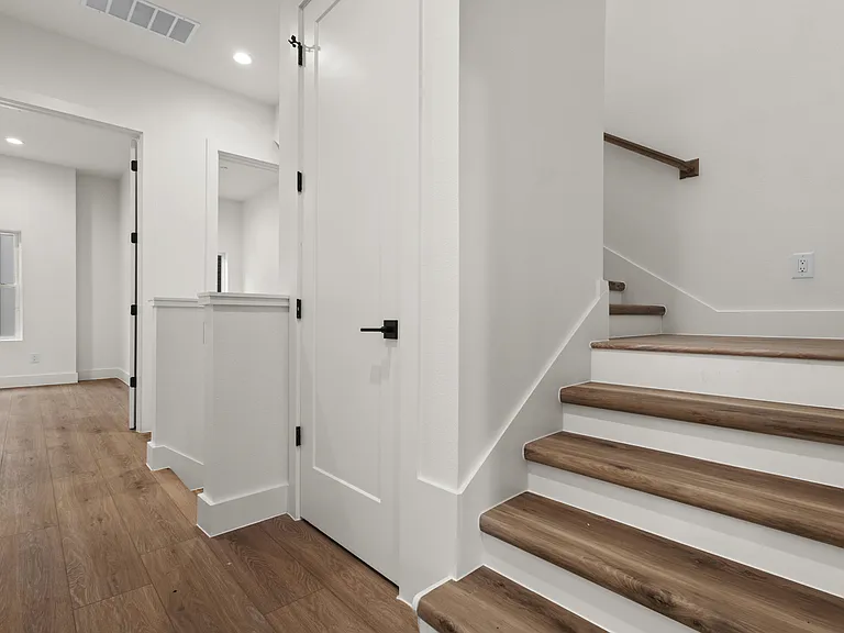 2203 Hondo Ave #303 — Photo 15