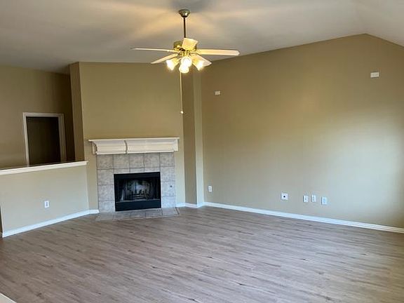 3rd image of 6216 Calloway Dr