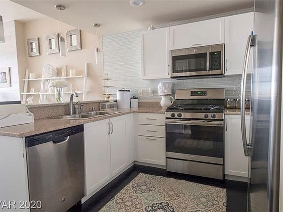 3rd image of 150 N Las Vegas Blvd #1517