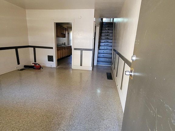 4th image of 6113 N Beechwood St