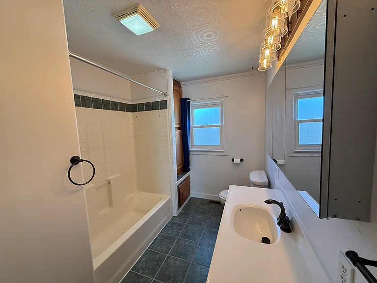895 Russell St — Photo 10
