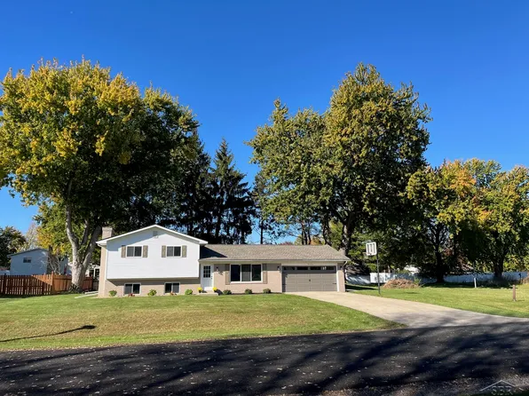 9430 Burning Tree Dr, Saginaw, MI 48609